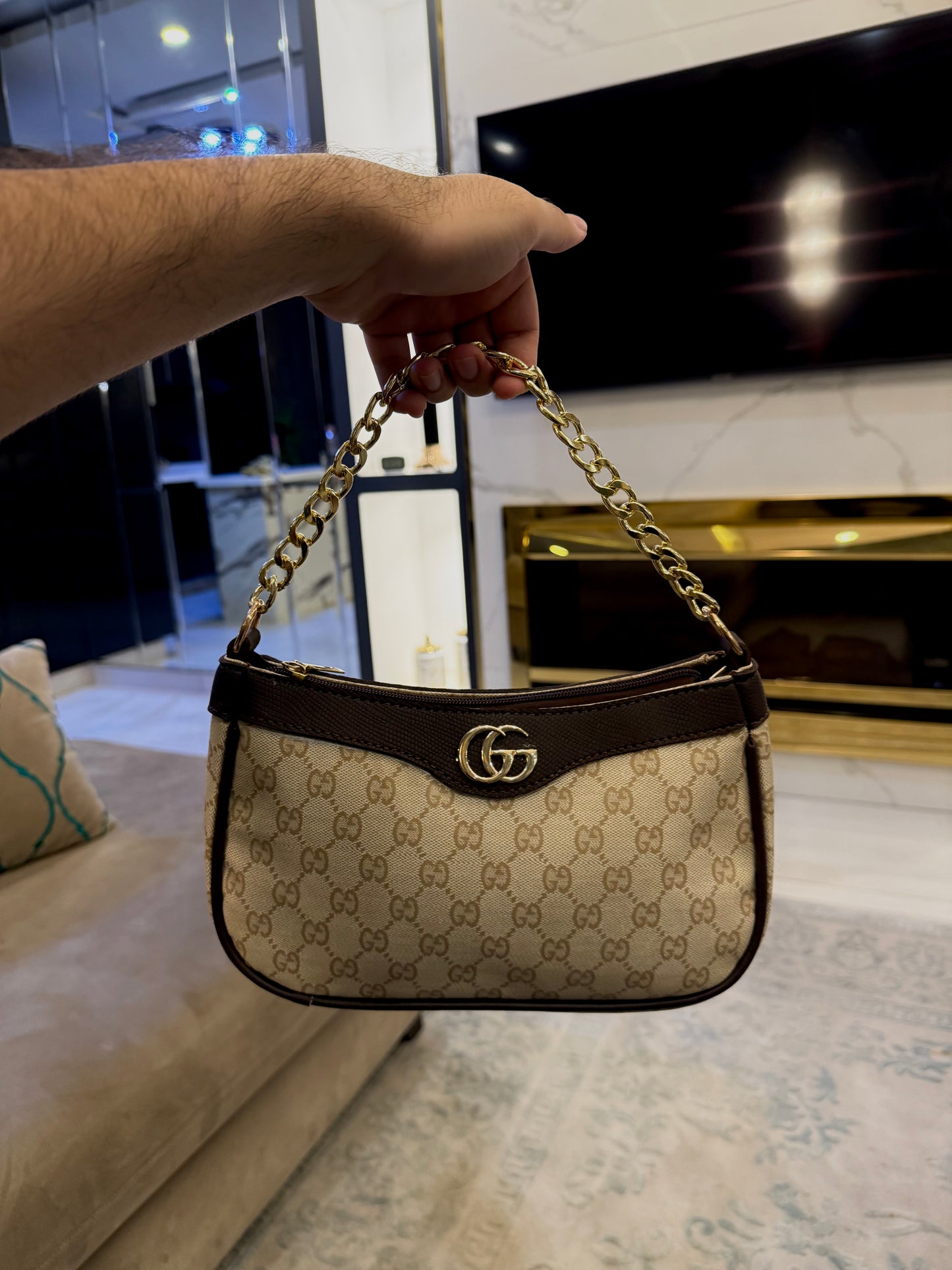 Signature Classic Luxe Collection – Vintage Beige Crossbody.