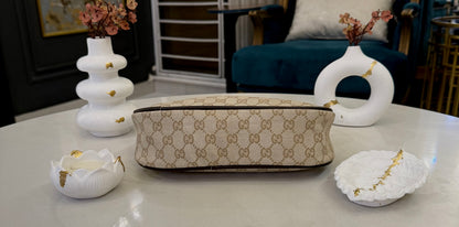 Signature Classic Luxe Collection – Vintage Beige Crossbody.