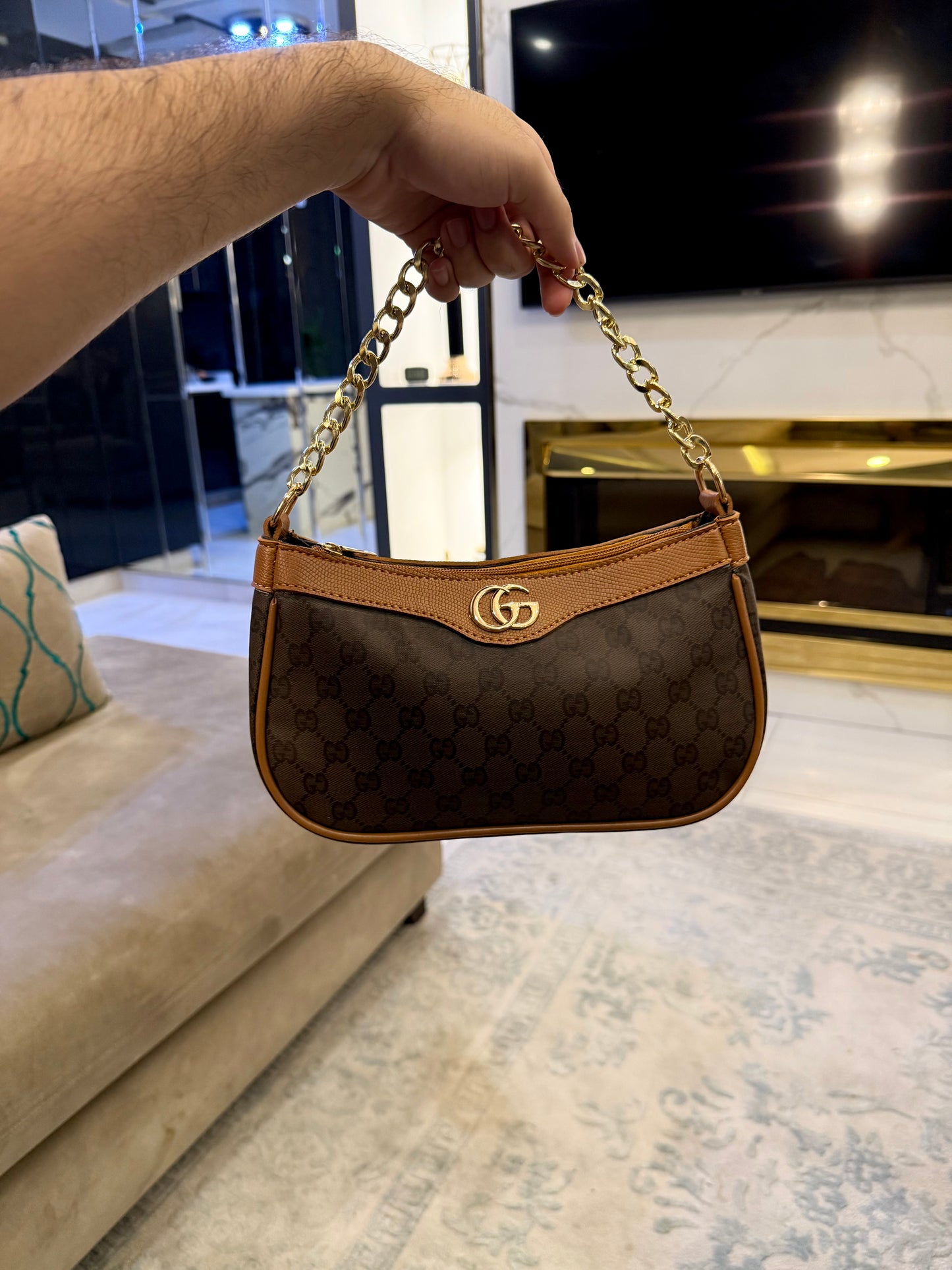 Signature Classic Luxe Collection – Tan Brown Crossbody